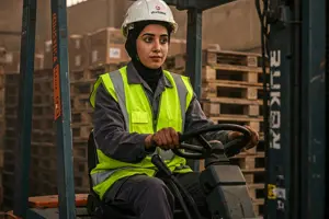        عمال تشغيل عربات رفع الاثقال    